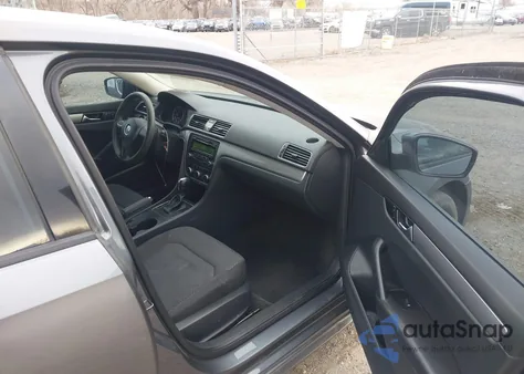 2012 Volkswagen Passat 2.5L S z USA, uszkodzony, nr VIN 1VWAP7A30CC077176